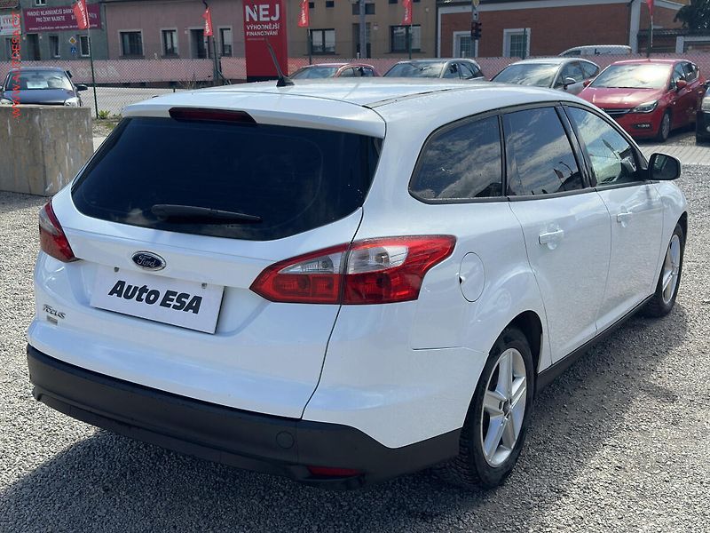 Ford Focus (2014) 1.6 TDCi, AC, výhřev sed - fotka 4 z 18