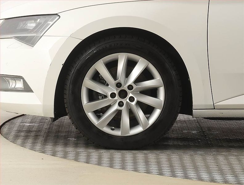 Škoda Superb (2015) Ambition 1.8 TSI, Automat - fotka 15 z 23