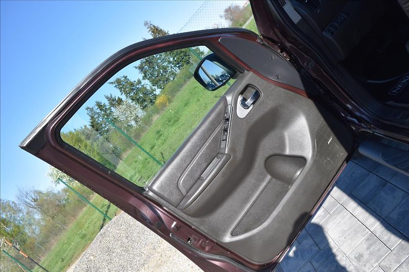 Nissan Navara 3,0 dCi V6 170KW TAŽNÉ 4X4 ALU - fotka 29 z 55