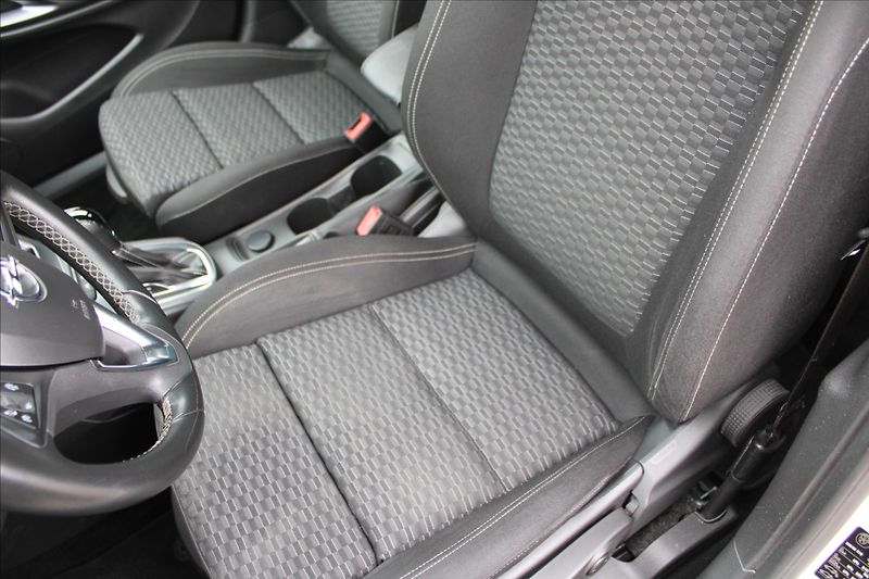 Opel Astra 1,6 CDTi  AUTOMAT,DPH,TAŽNÉ - fotka 22 z 28