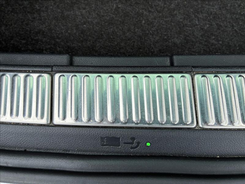Škoda Superb 2,0 PANORAMA,TAŽNÉ,EL.KUFR - fotka 14 z 28