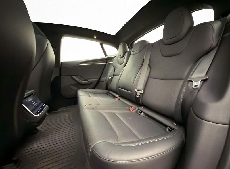 Tesla Model S LR AWD Vzduch Pano. Kam Yoke - fotka 28 z 35