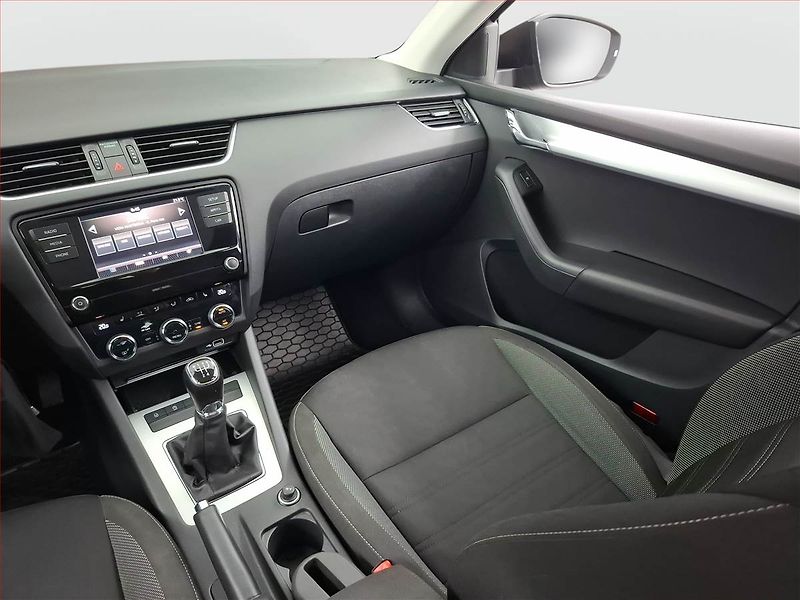 Škoda Octavia (2018) 1.6 TDI, Tempomat - fotka 8 z 18