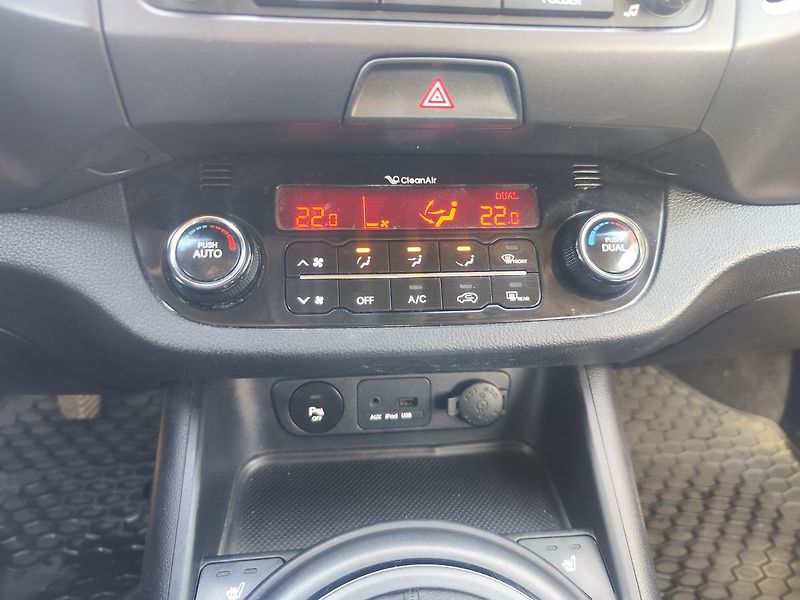 Kia Sportage 2.0 CRDi/100kW 4x4 ČR - fotka 17 z 28