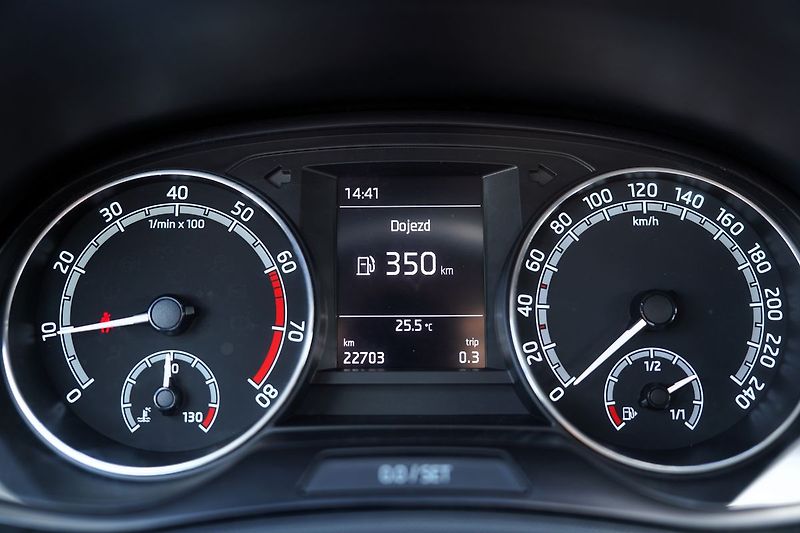 Škoda Fabia 1.0 TSI 81kW ČR/Al.kola/klima - fotka 32 z 38