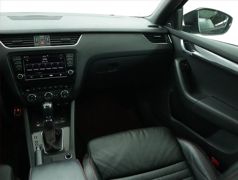 Škoda Octavia (2015) RS 2.0 TSI, Automat - fotka 8 z 17