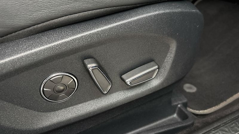 Ford S-MAX 2.5 Duratec Hybrid AUT Vignale - fotka 22 z 29