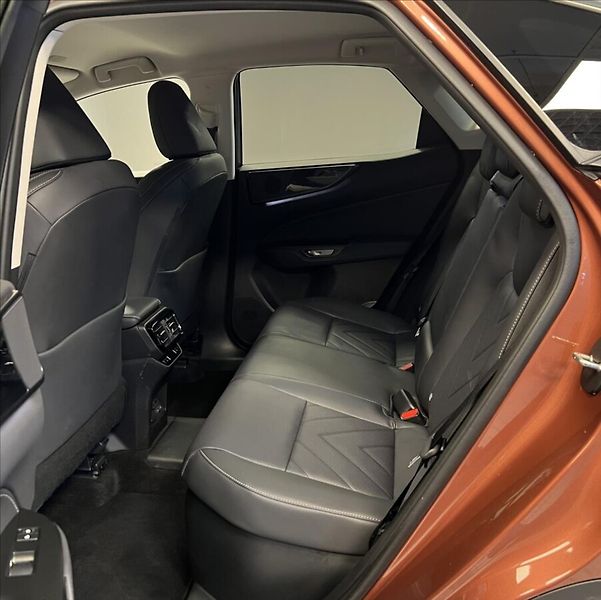 Lexus NX 450h plus 450H+ 2,5 PHEV PRESTIGE - fotka 8 z 18
