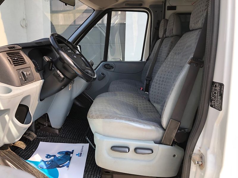 Ford Transit Courier (2013) 2.2 TDCi 9 Míst - fotka 9 z 24