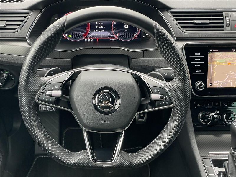 Škoda Superb 2,0 TDI DSG SportLine TAŽNÉ - fotka 8 z 23