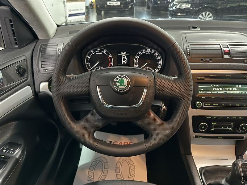 Škoda Octavia 1,4   TSI 90KW 1.MAJ FAMILY - fotka 22 z 37