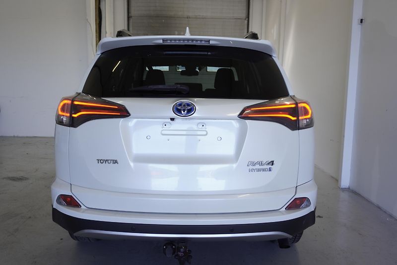 Toyota RAV4 2,5 HYBRID 4X2 AUT. - fotka 6 z 24