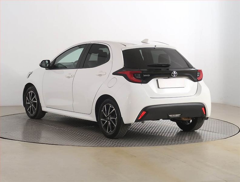 Toyota Yaris (2022) Comfort Style 1.5 VVT-i - fotka 4 z 17
