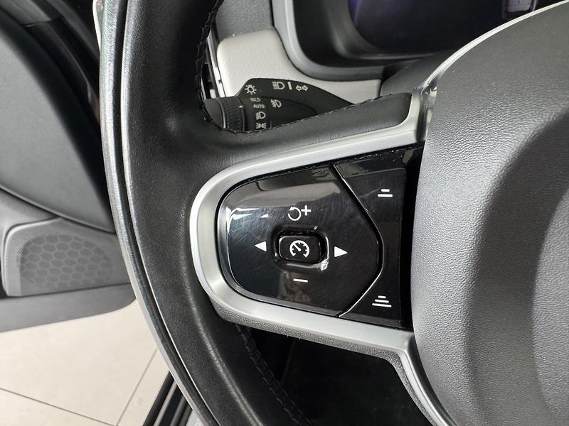 Volvo V90 T6 AWD*Recharge*KeyLess*Tažné - fotka 27 z 37