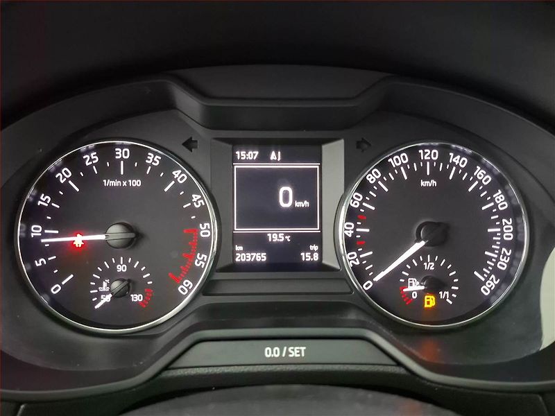 Škoda Octavia (2015) 1.6 TDI, Navi, Tempomat - fotka 12 z 17