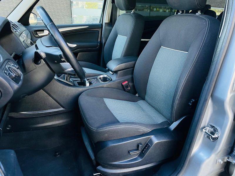 Ford Galaxy 2.0TDCi MANUÁL 7 MÍST VÝHŘEV - fotka 31 z 49
