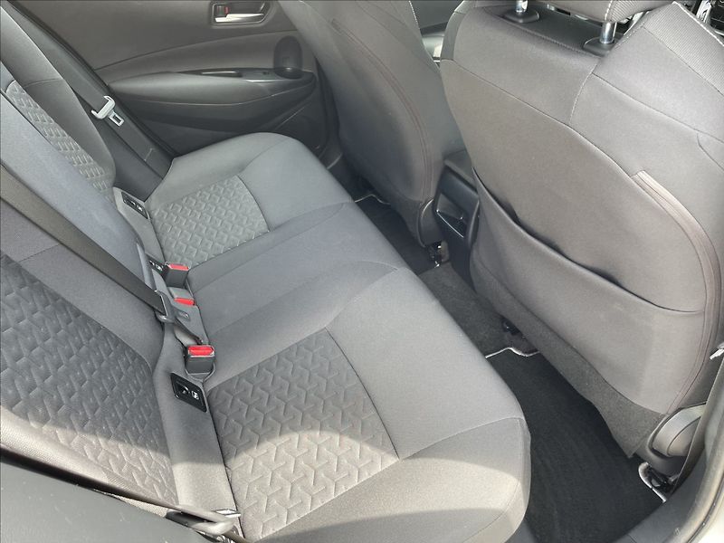 Toyota Corolla 1,8 Hybrid e-CVT Confort ČR.1. - fotka 27 z 29
