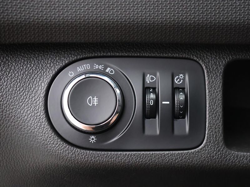 Opel Meriva 1,4 16V 88kW Automat Edice 150 - fotka 16 z 32