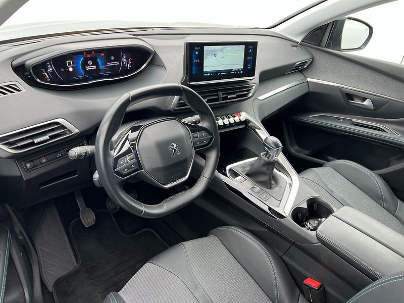Peugeot 5008 (2022) 1.2PT 96kW! Allure! Tažné! LED - fotka 14 z 42