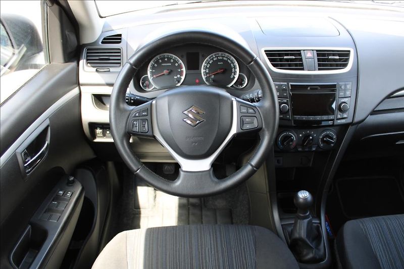 Suzuki Swift 1,2 i  4 x 4, SERVISKA - fotka 10 z 31