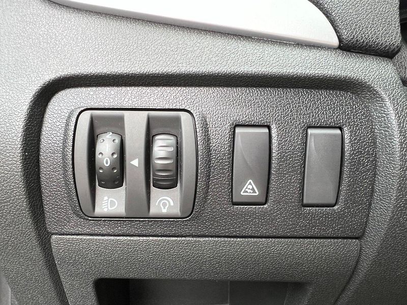 Renault Scénic (2012) 1.6i 16V 81kW Klima! Tažné! - fotka 24 z 28