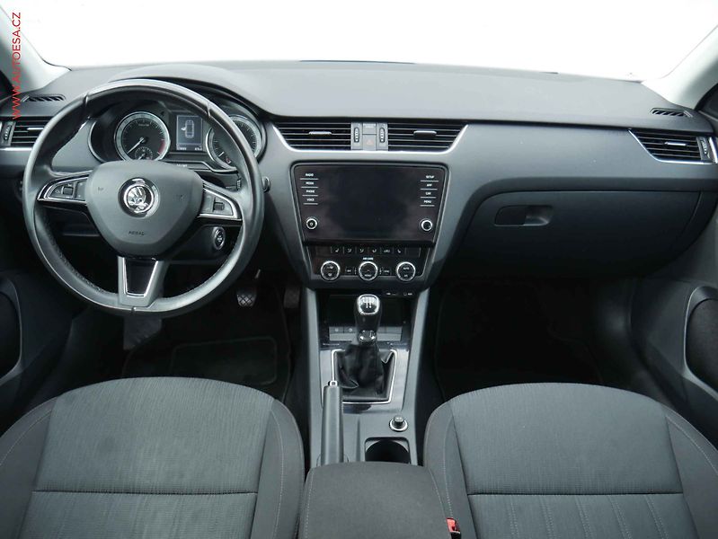 Škoda Octavia (2017) 1.6 TDi, ČR, STK 9/2027 - fotka 8 z 13