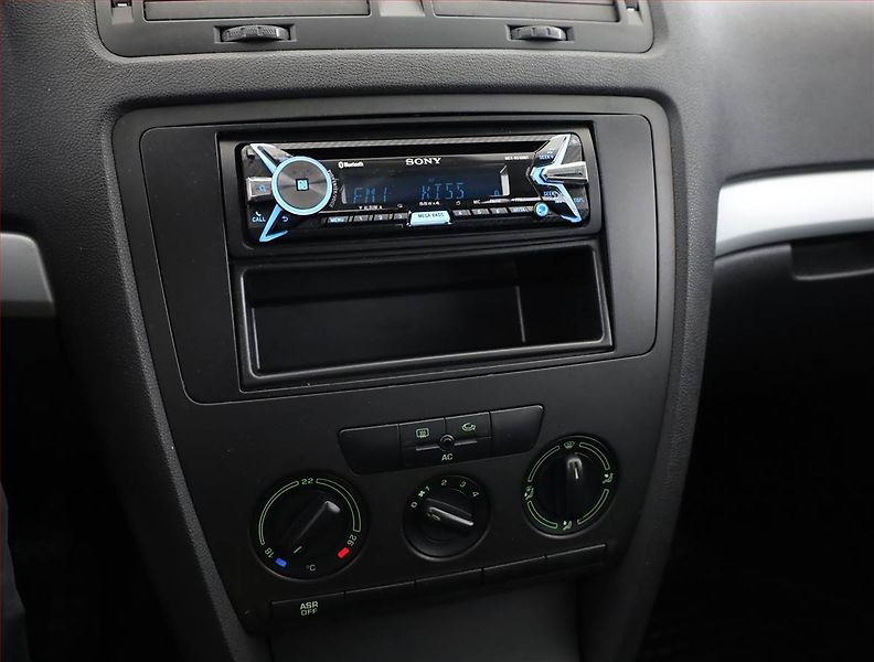 Škoda Octavia (2009) 1.9 TDI, nová STK, zamluveno - fotka 9 z 16