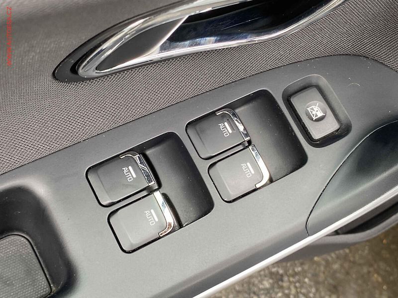 Kia Ceed (2016) 1.4 16V, Edition, výhřev sed - fotka 11 z 16