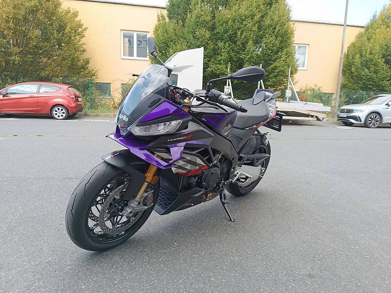 Aprilia Tuono V4 1100 Factory (2026) Shakedown Indigo (sleva 50.0 - fotka 3 z 24