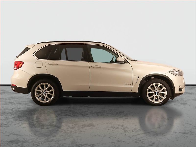 BMW X5 (2018) xDrive30d - fotka 6 z 26