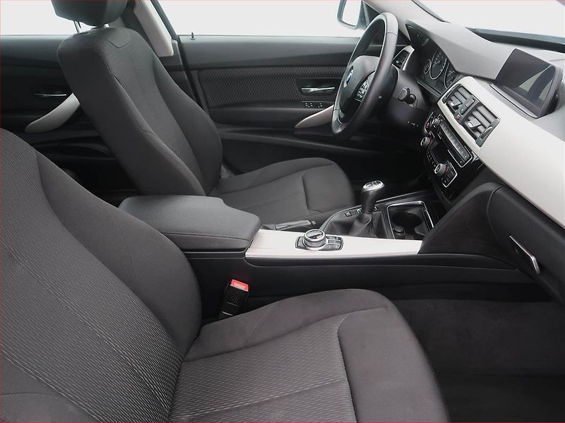 BMW Řada 3 (2018) 318d GT, Automat, Navi - fotka 9 z 25
