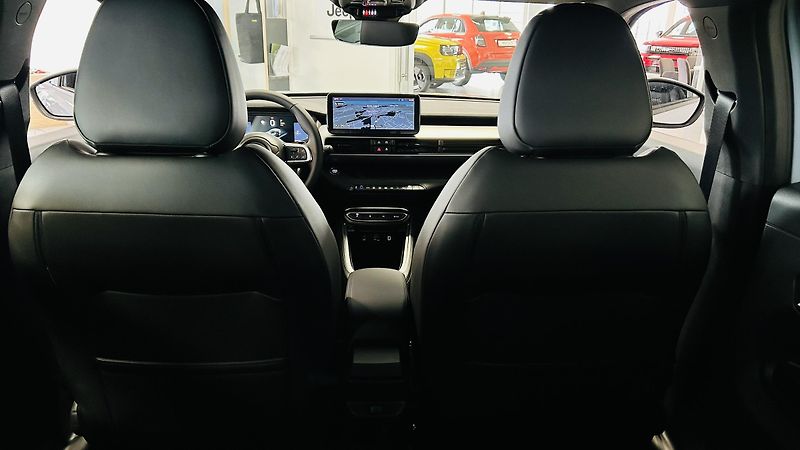 Jeep Avenger 1.2i 145k 4xe Upland  - fotka 12 z 13