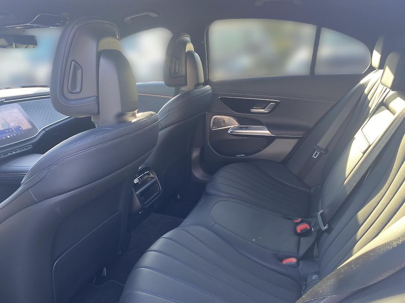 Mercedes-Benz Třídy E E 220d 4M AMG - fotka 15 z 27