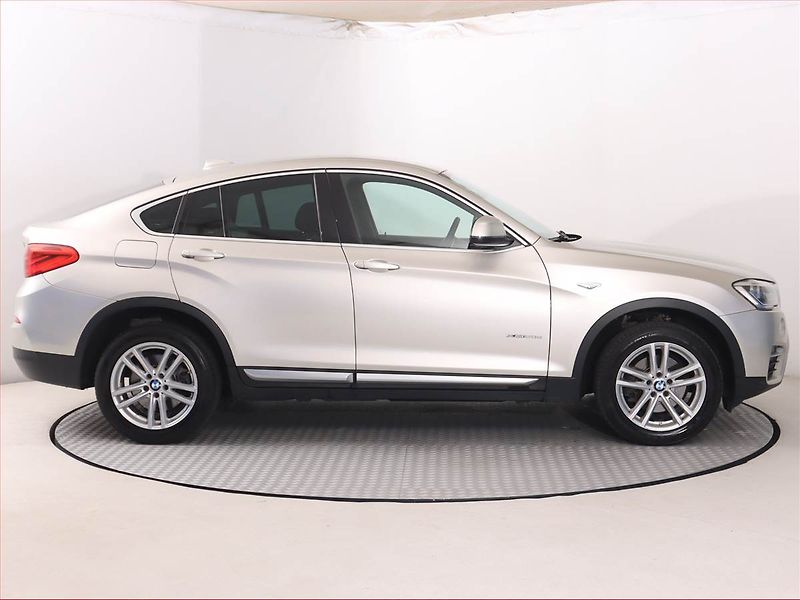 BMW X4 (2019) xDrive20d - fotka 6 z 22