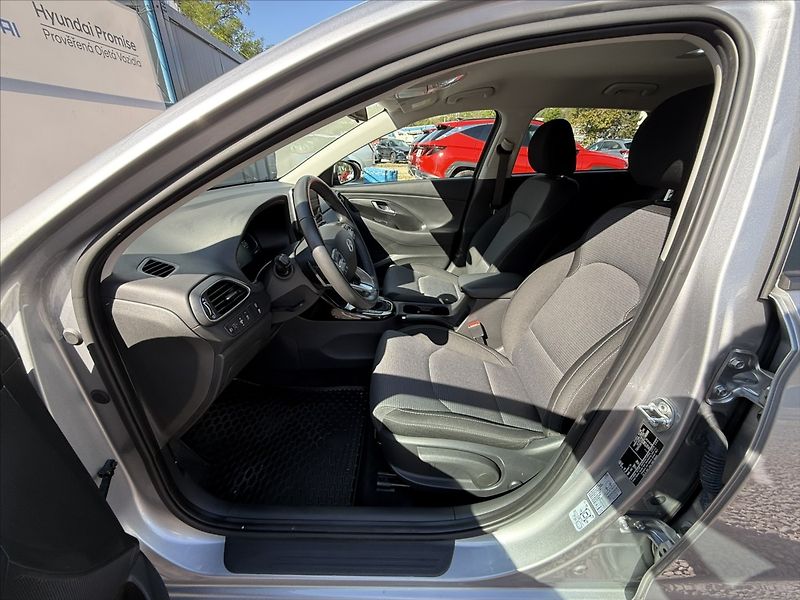 Hyundai i30 1,5 T-GDI 103kW DCT Family - fotka 7 z 23