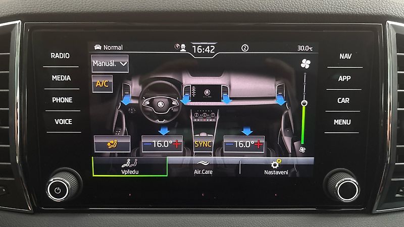 Škoda Karoq 2.0 TDI Style - fotka 25 z 26