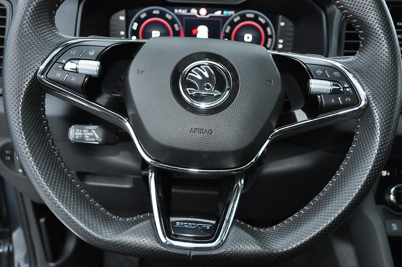 Škoda Karoq 2.0TSi 140kW 4x4 dsg SportLine - fotka 10 z 21