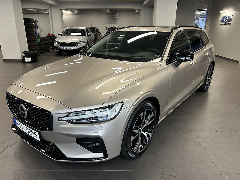 Volvo V60 (2025) ULTRA DARK DCT LED Panora HUD - fotka 2 z 43