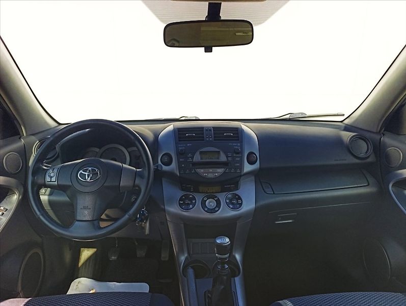 Toyota RAV4 2,2 D-4D 4x4 Aut.klimatizace - fotka 15 z 32