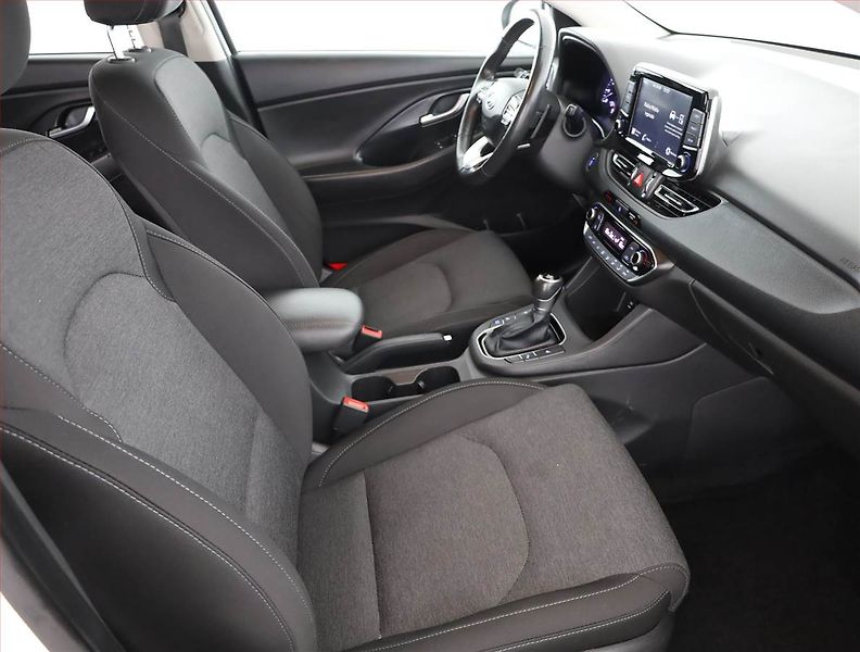 Hyundai i30 (2023) 1.0 T-GDI, Automat, Serv.kniha - fotka 7 z 17