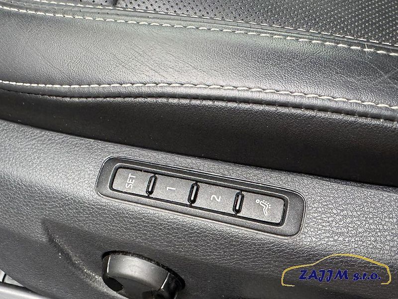 Škoda Superb L&K 2.0TSi 206kw 4x4 webasto - fotka 39 z 60