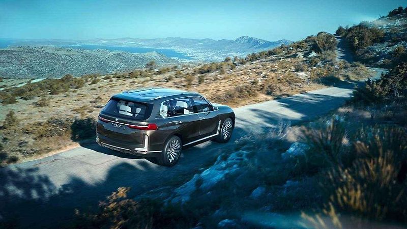 Koncept BMW X7 iPerformance.
