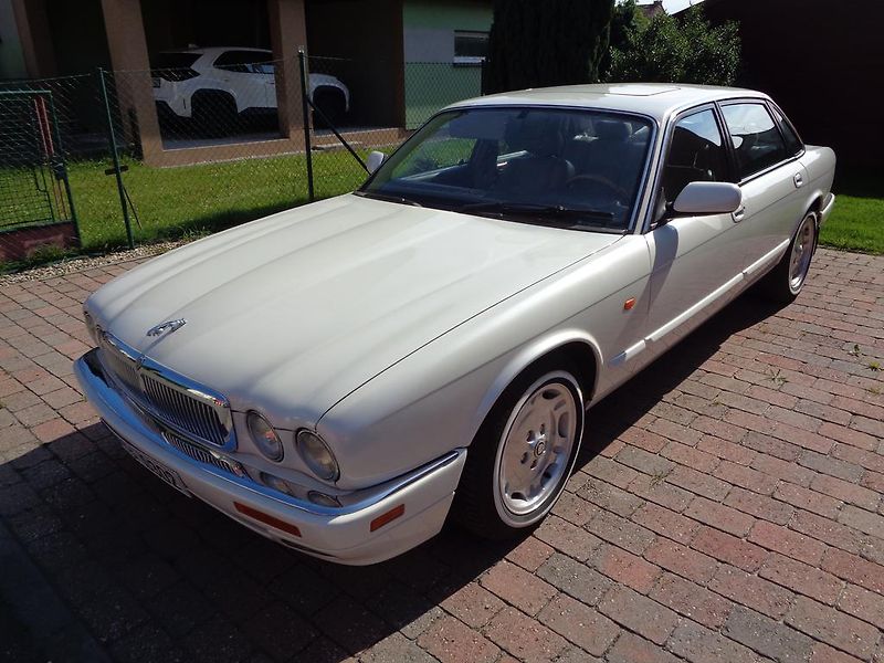 Jaguar XJ6 (1996) 3.2 SOVEREIGN 155kW - fotka 1 z 10