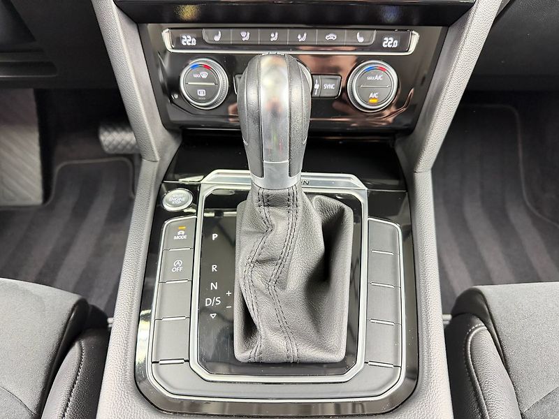 Volkswagen Passat 2.0TSI 200KW DSG 4MOTION R-LIN - fotka 23 z 28