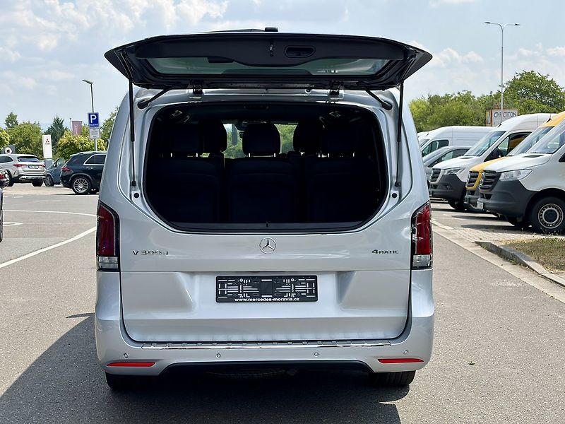 Mercedes-Benz Třídy V (2026) 300d EXCLUSIVE AMG 4M L - fotka 7 z 36