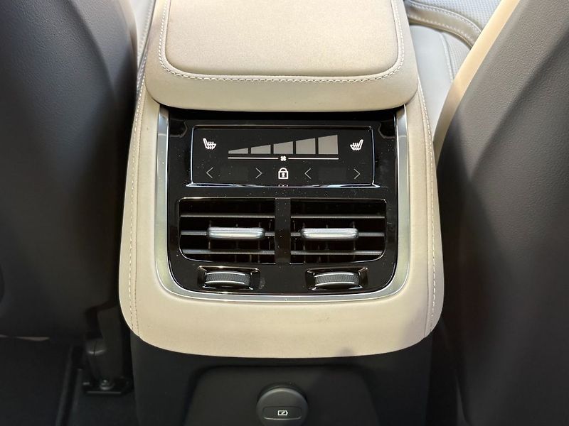 Volvo XC90 Ultra Dark T8 299kW - fotka 23 z 24