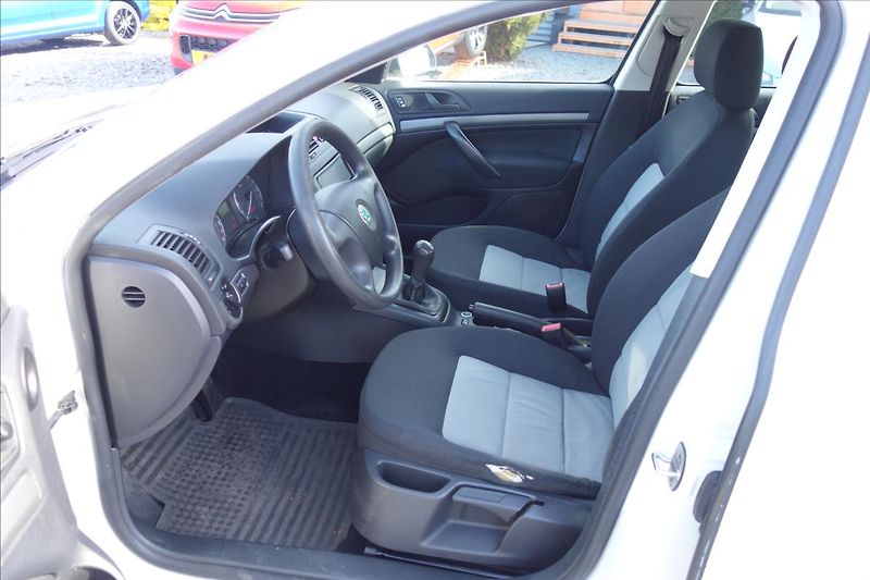 Škoda Octavia 1,6 i 75KW, ČR, SERVIS. KN. - fotka 9 z 35
