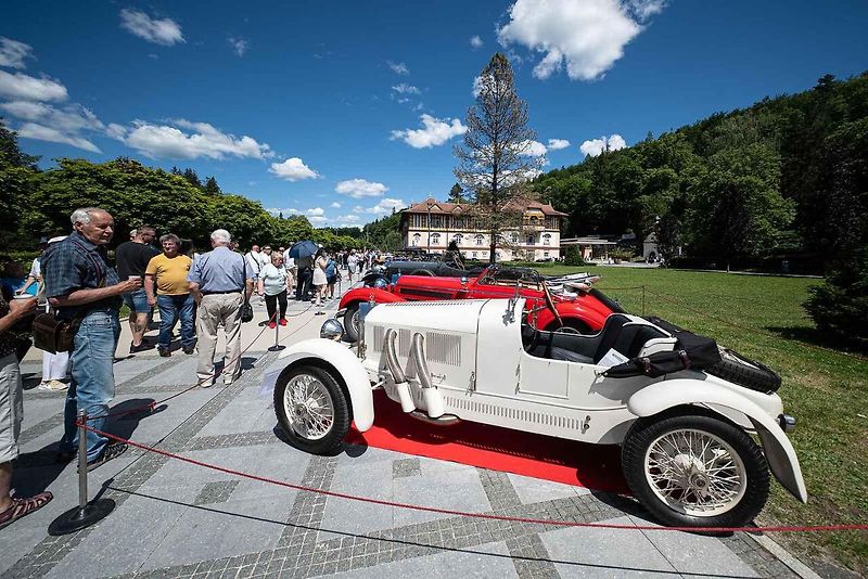 Automobilové skvosty byly k vidění v sobotu v lázeňském městě, kde se při závěru akce Concours d’Elegance Luhačovice 2026 představilo více než 50 historických automobilů z několika evropských zemí.