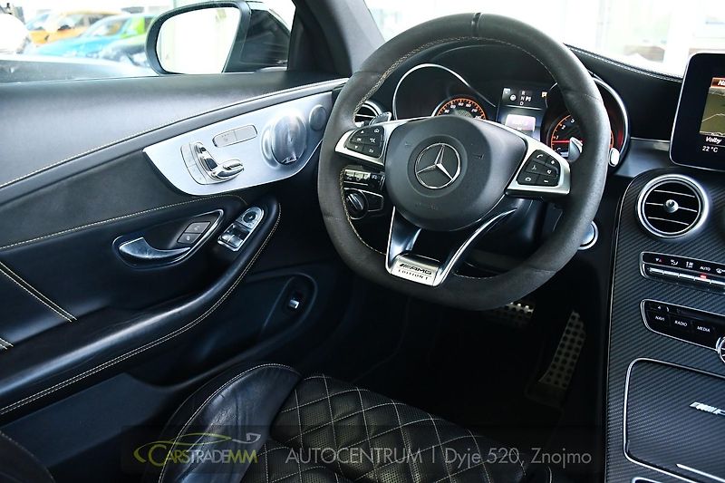 Mercedes-Benz Třídy C C63 AMG - fotka 18 z 47