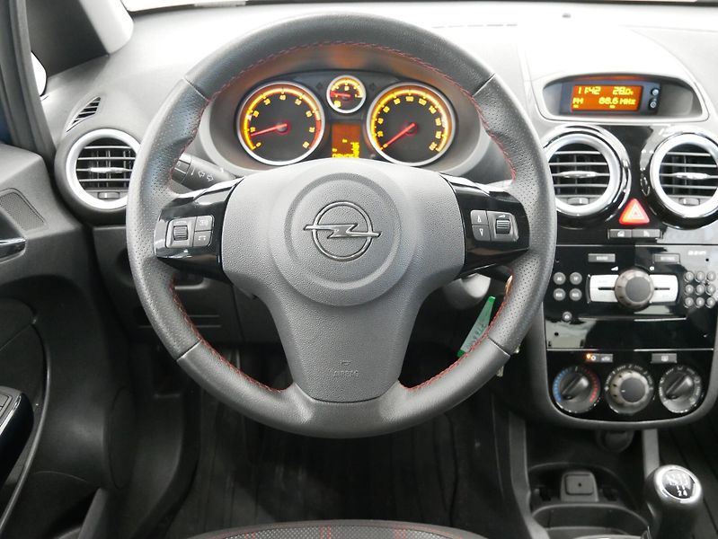Opel Corsa - fotka 15 z 21
